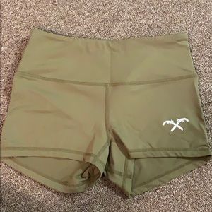 HvIII brand goods green shorts